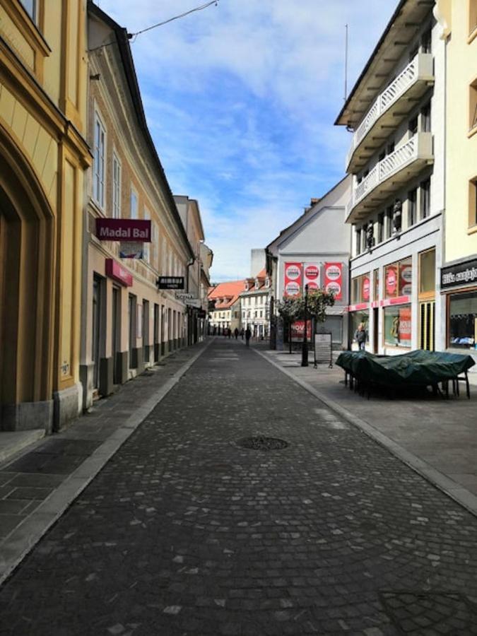 Station Between Dragon And Triple Bridges Apartman