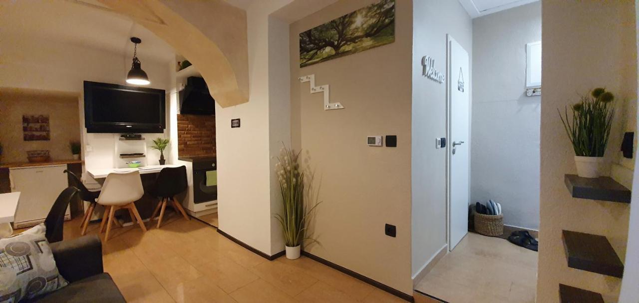 Apartment Station Between Dragon And Triple Bridges *